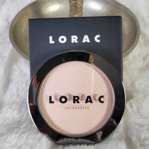 LORAC // light source illuminating highlighter in starlight